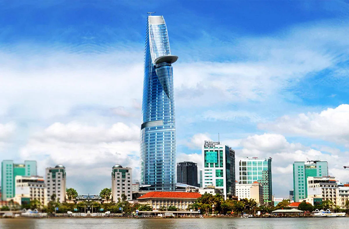 Tòa nhà Bitexco Financial Tower tọa lạc trung tâm thành phố quận 1 TPHCM